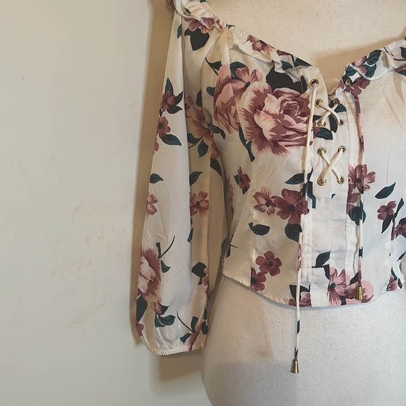 𝅺speed Limit Floral Crop Top - Picture 3 of 11